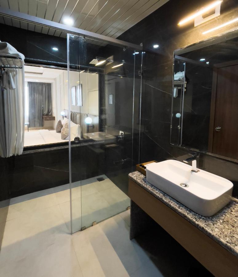 Hotel Westend Удайпур Екстериор снимка