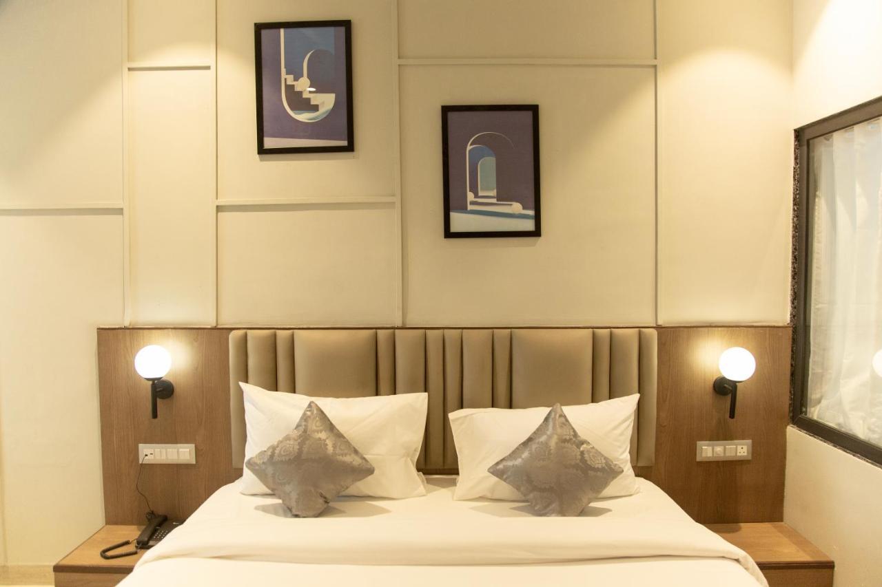 Hotel Westend Удайпур Екстериор снимка