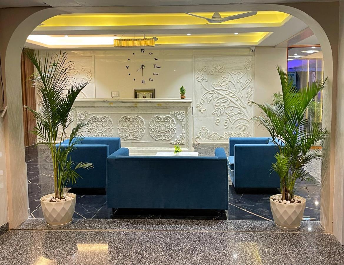 Hotel Westend Удайпур Екстериор снимка