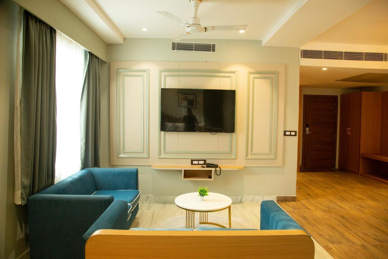 Hotel Westend Удайпур Екстериор снимка