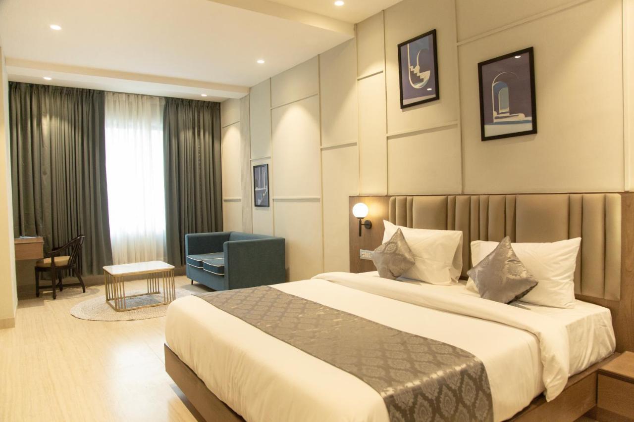 Hotel Westend Удайпур Екстериор снимка