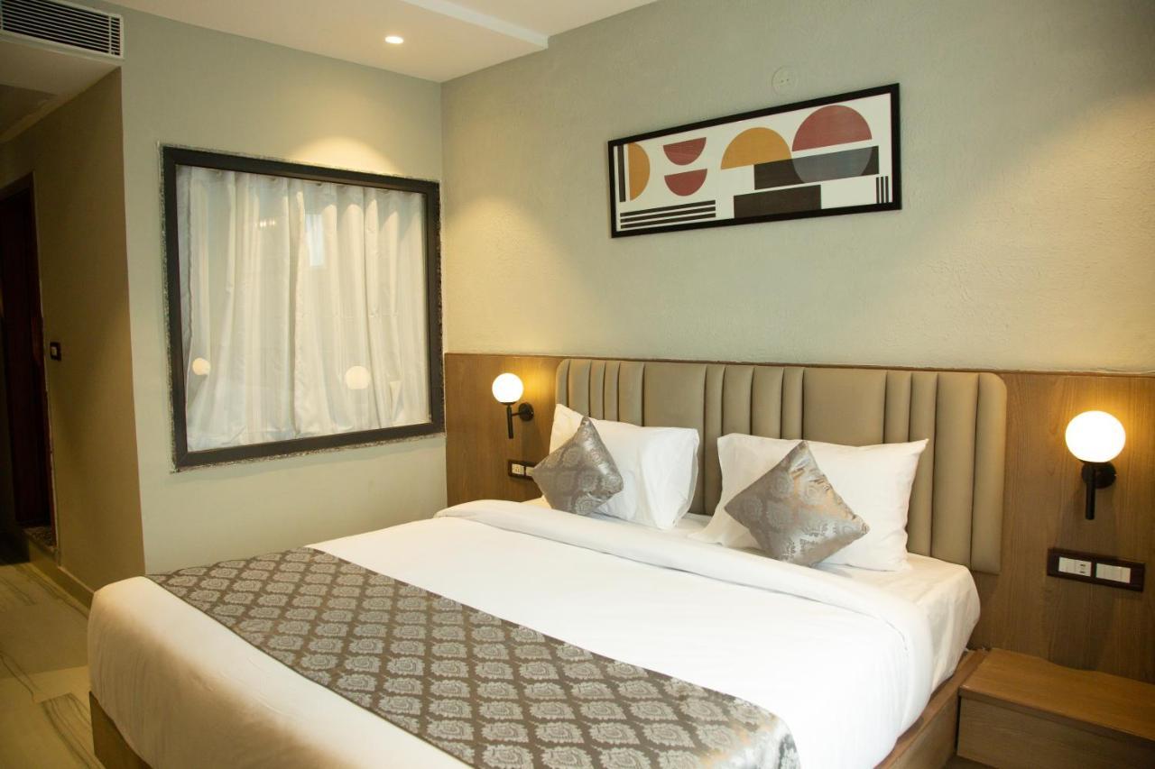 Hotel Westend Удайпур Екстериор снимка