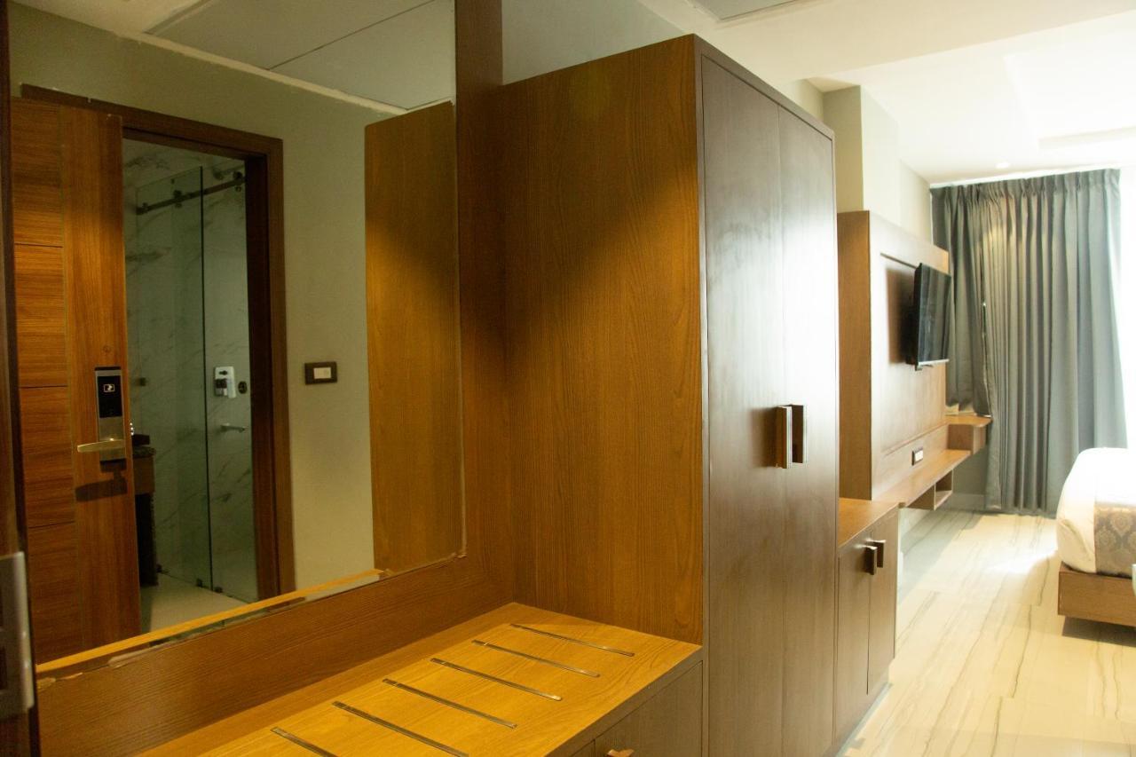Hotel Westend Удайпур Екстериор снимка